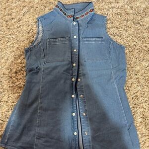 Sleeveless Denim Button-Up Top with Embroidered Collar